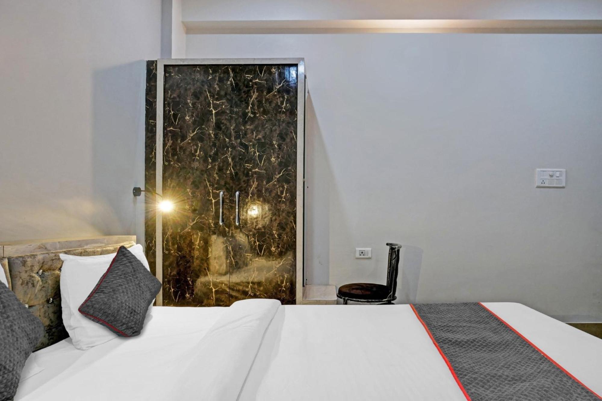 Townhouse Navneeta Grand Otel Kakarmatha Dış mekan fotoğraf