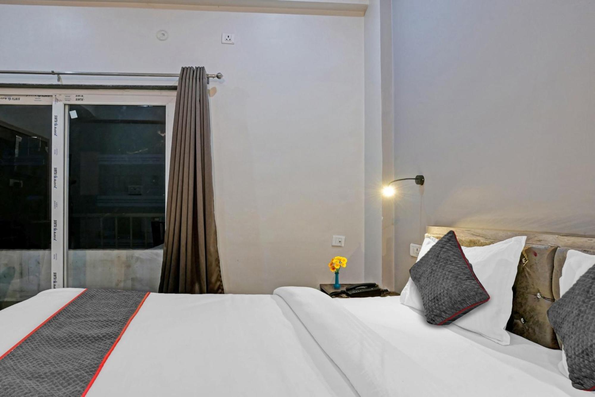 Townhouse Navneeta Grand Otel Kakarmatha Dış mekan fotoğraf