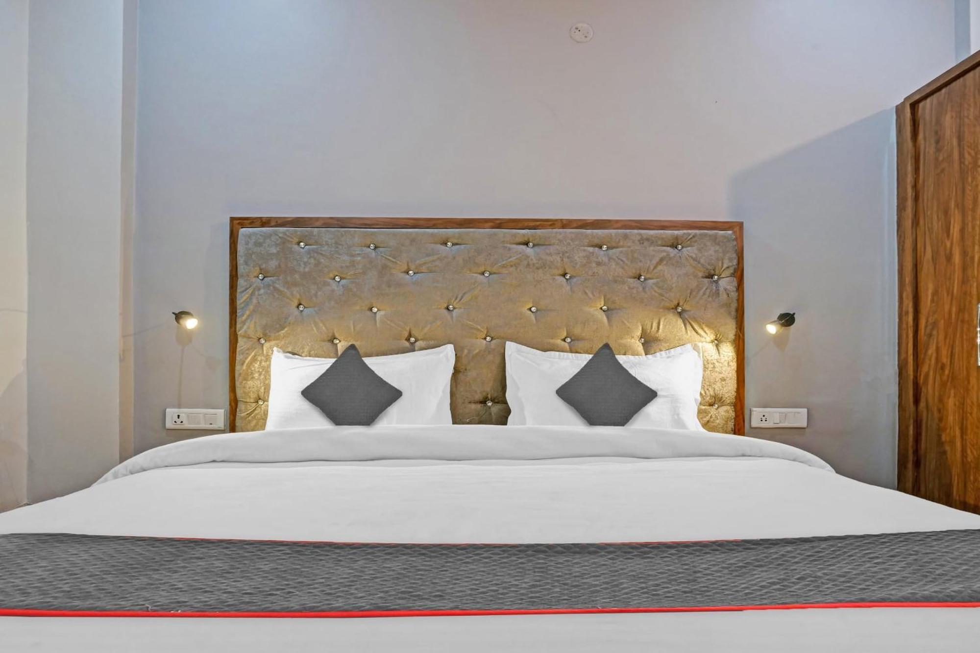 Townhouse Navneeta Grand Otel Kakarmatha Dış mekan fotoğraf
