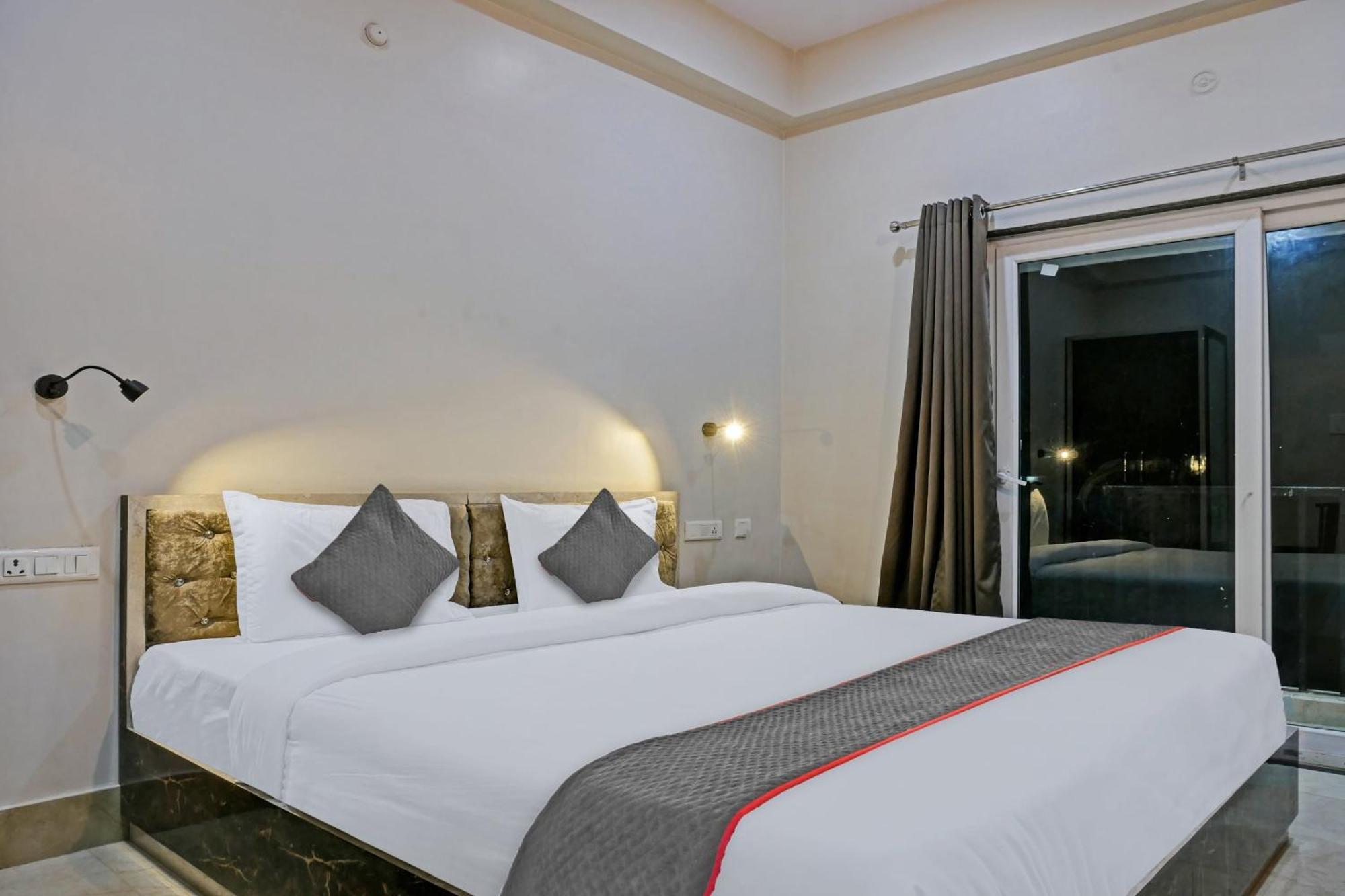 Townhouse Navneeta Grand Otel Kakarmatha Dış mekan fotoğraf