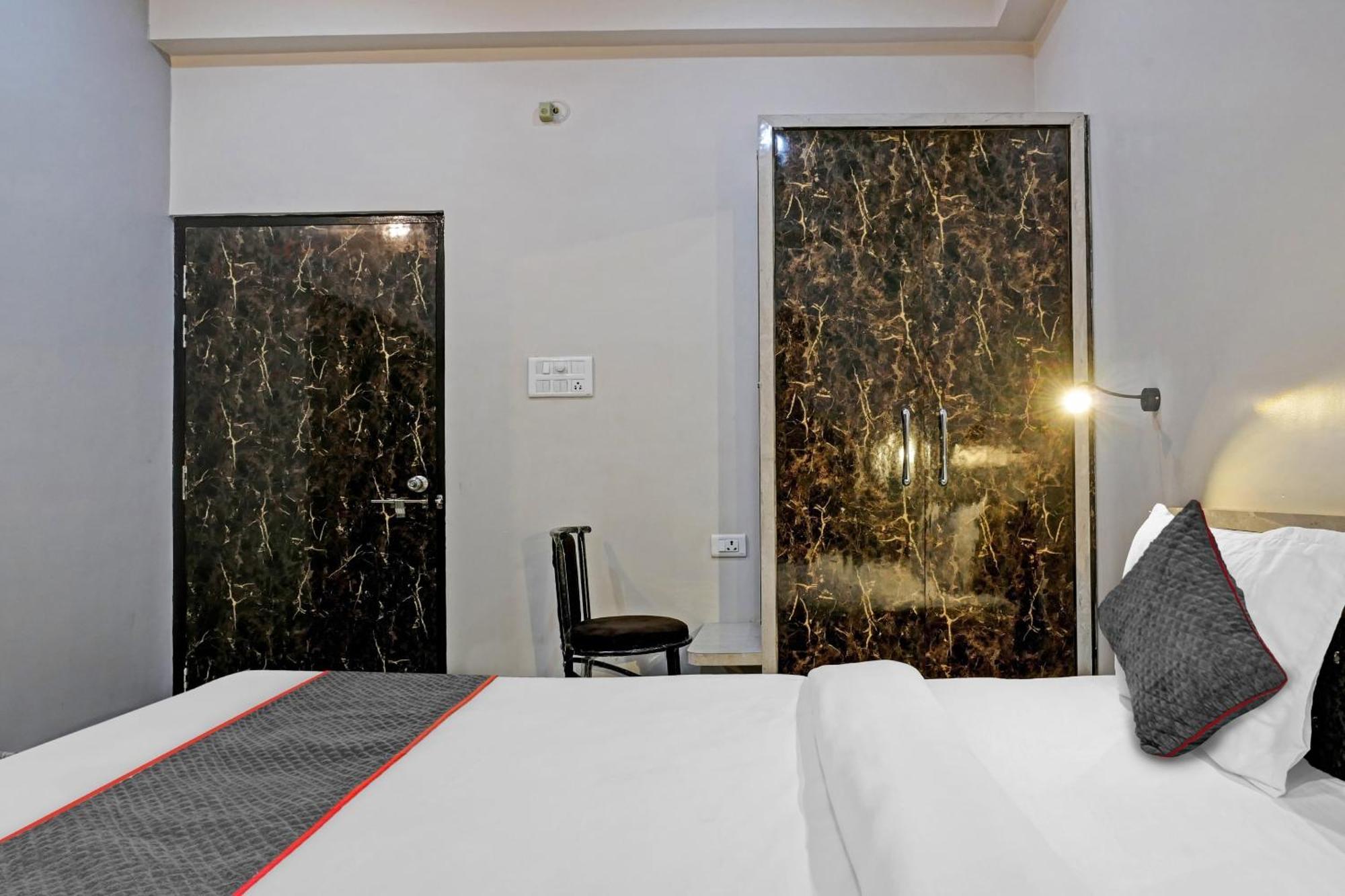 Townhouse Navneeta Grand Otel Kakarmatha Dış mekan fotoğraf