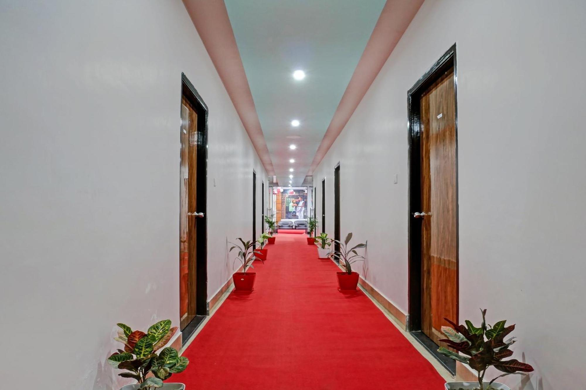 Townhouse Navneeta Grand Otel Kakarmatha Dış mekan fotoğraf