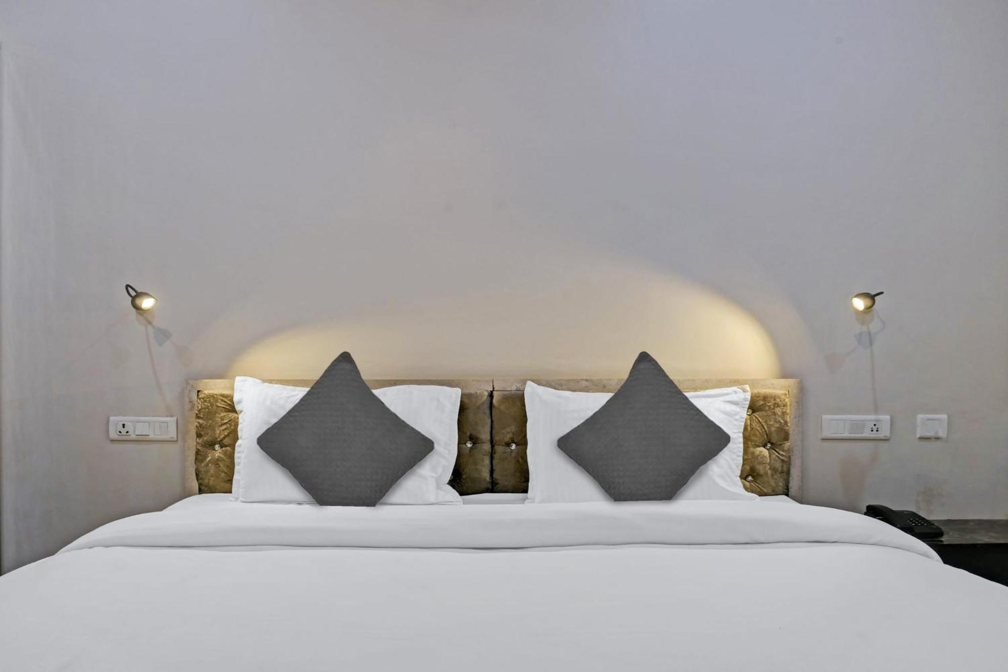 Townhouse Navneeta Grand Otel Kakarmatha Dış mekan fotoğraf