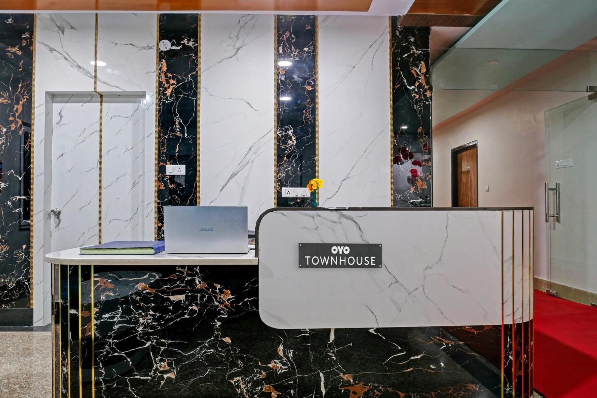 Townhouse Navneeta Grand Otel Kakarmatha Dış mekan fotoğraf