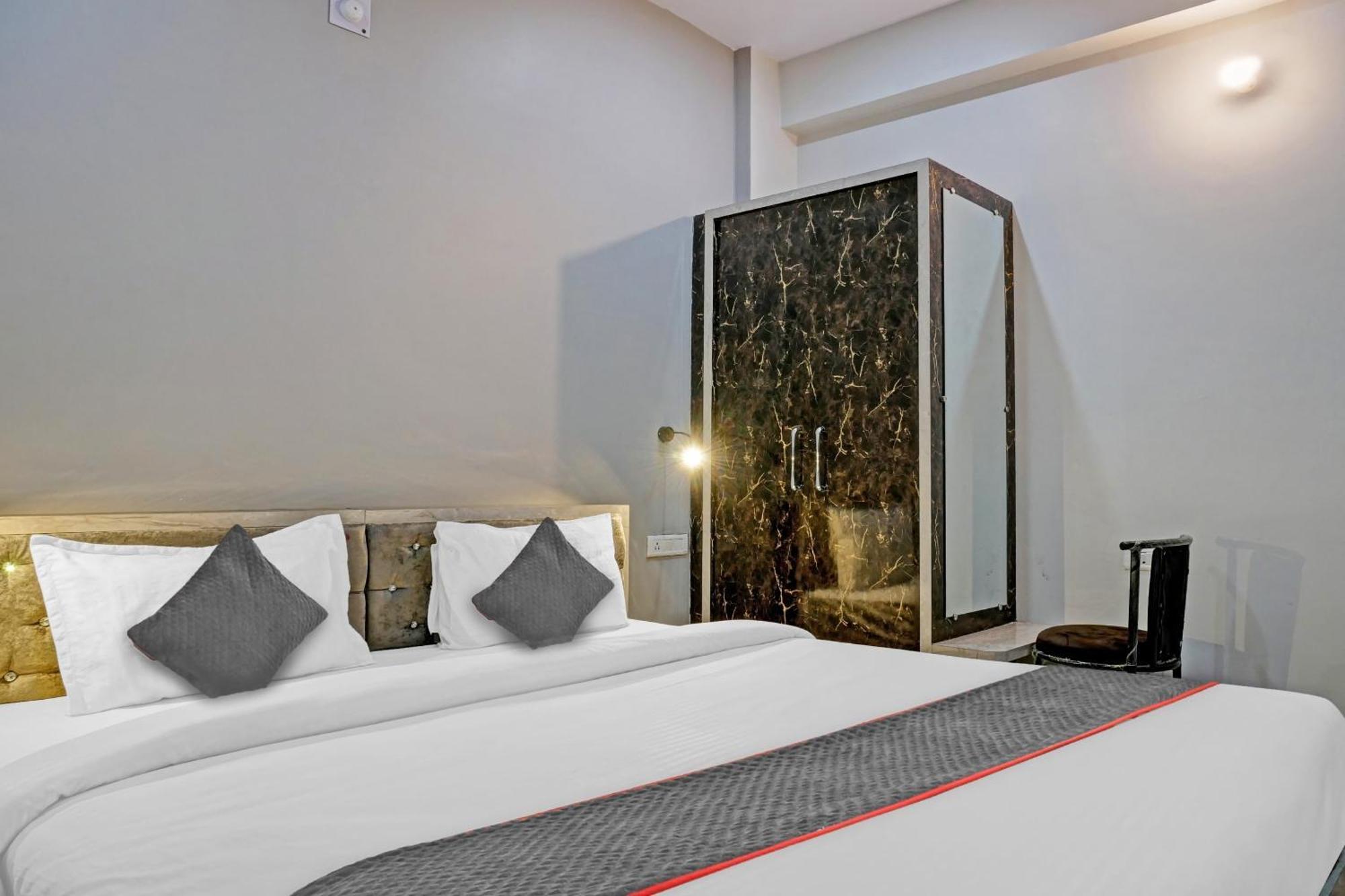 Townhouse Navneeta Grand Otel Kakarmatha Dış mekan fotoğraf