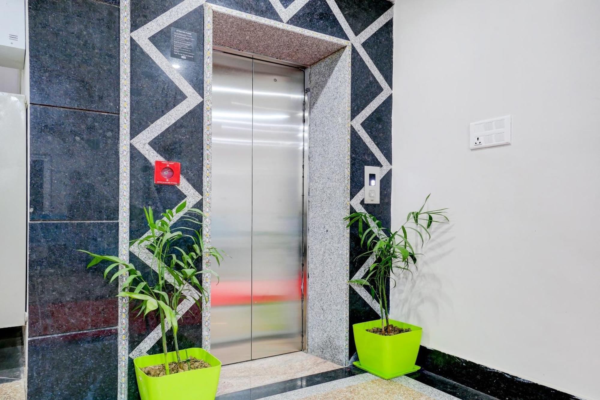 Townhouse Navneeta Grand Otel Kakarmatha Dış mekan fotoğraf