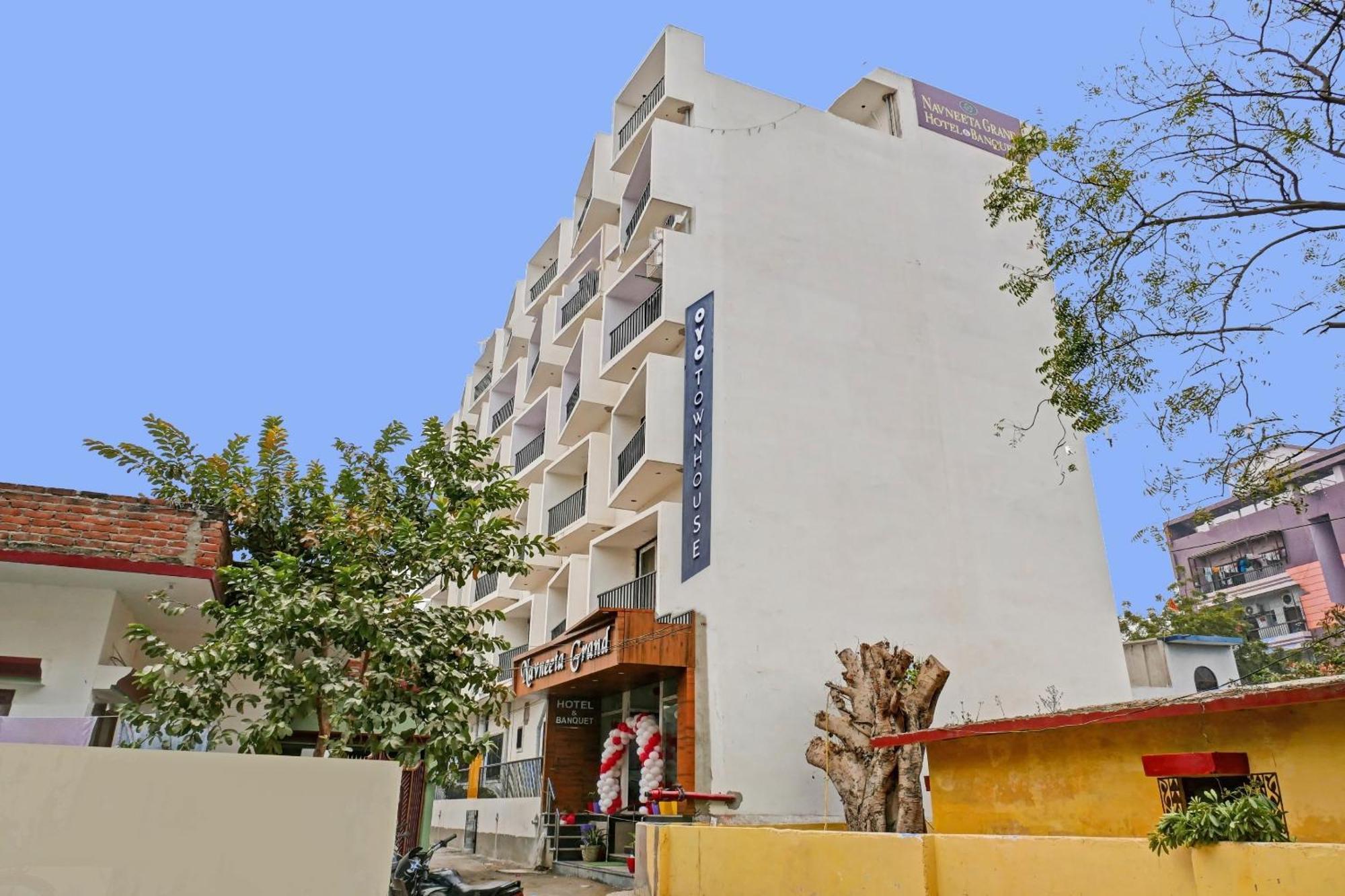 Townhouse Navneeta Grand Otel Kakarmatha Dış mekan fotoğraf