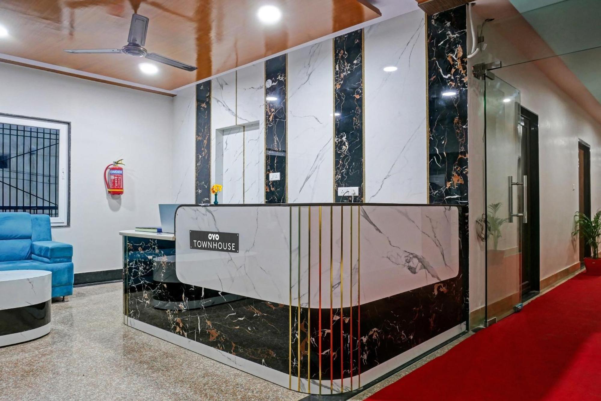 Townhouse Navneeta Grand Otel Kakarmatha Dış mekan fotoğraf