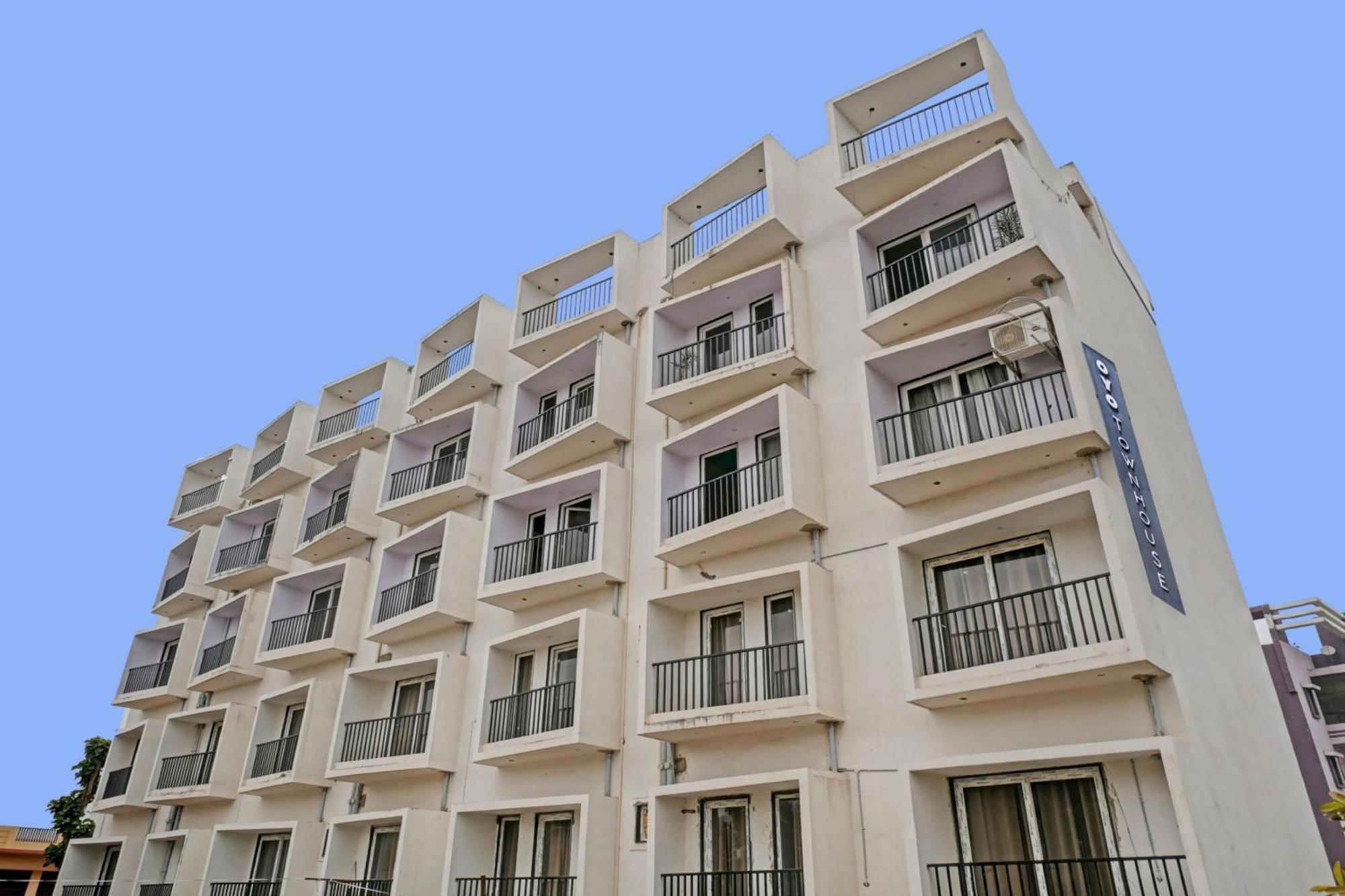 Townhouse Navneeta Grand Otel Kakarmatha Dış mekan fotoğraf