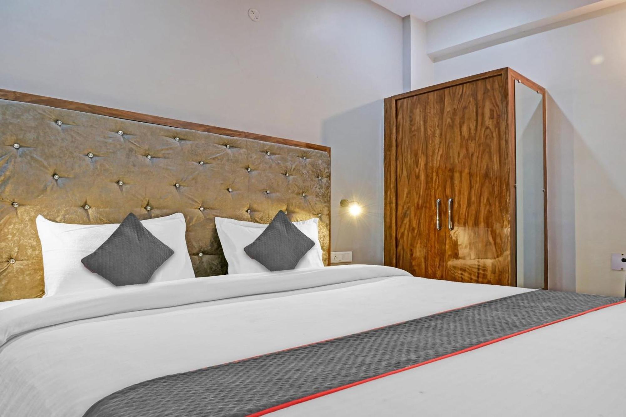 Townhouse Navneeta Grand Otel Kakarmatha Dış mekan fotoğraf