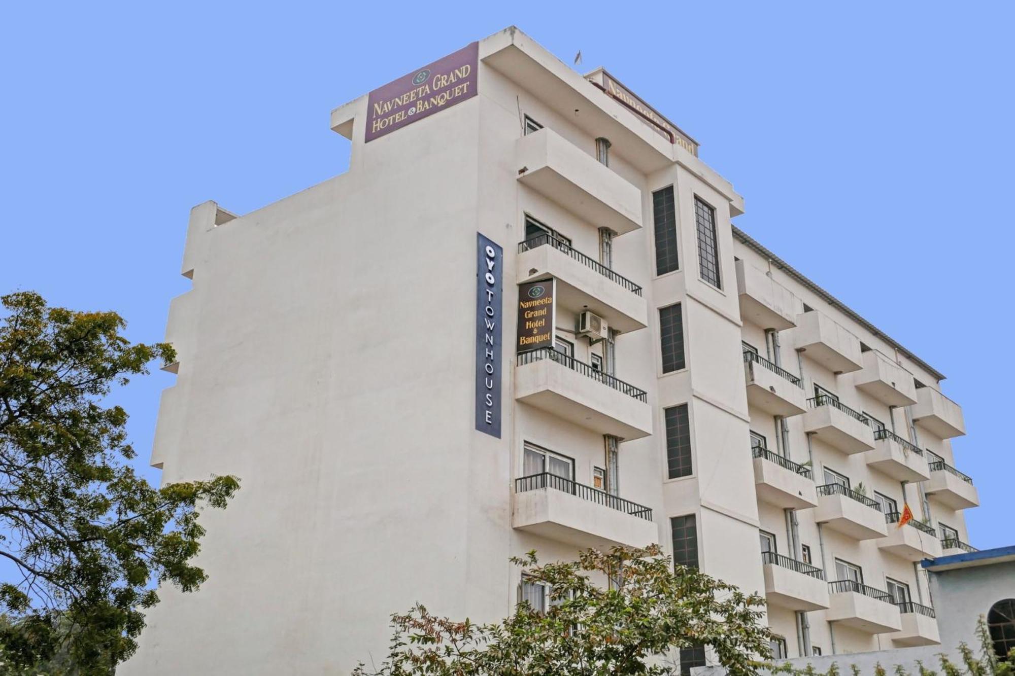 Townhouse Navneeta Grand Otel Kakarmatha Dış mekan fotoğraf